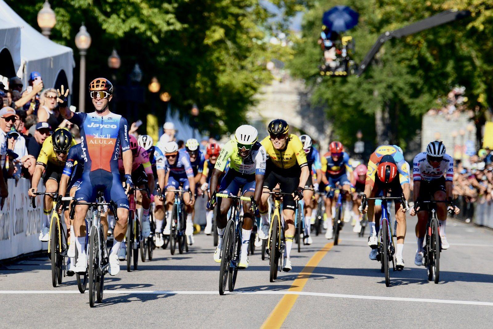 Cyclisme : Matthews triomphe pour la troisième fois au Grand Prix du Québec, Pogacar et Alaphilippe hors du podium