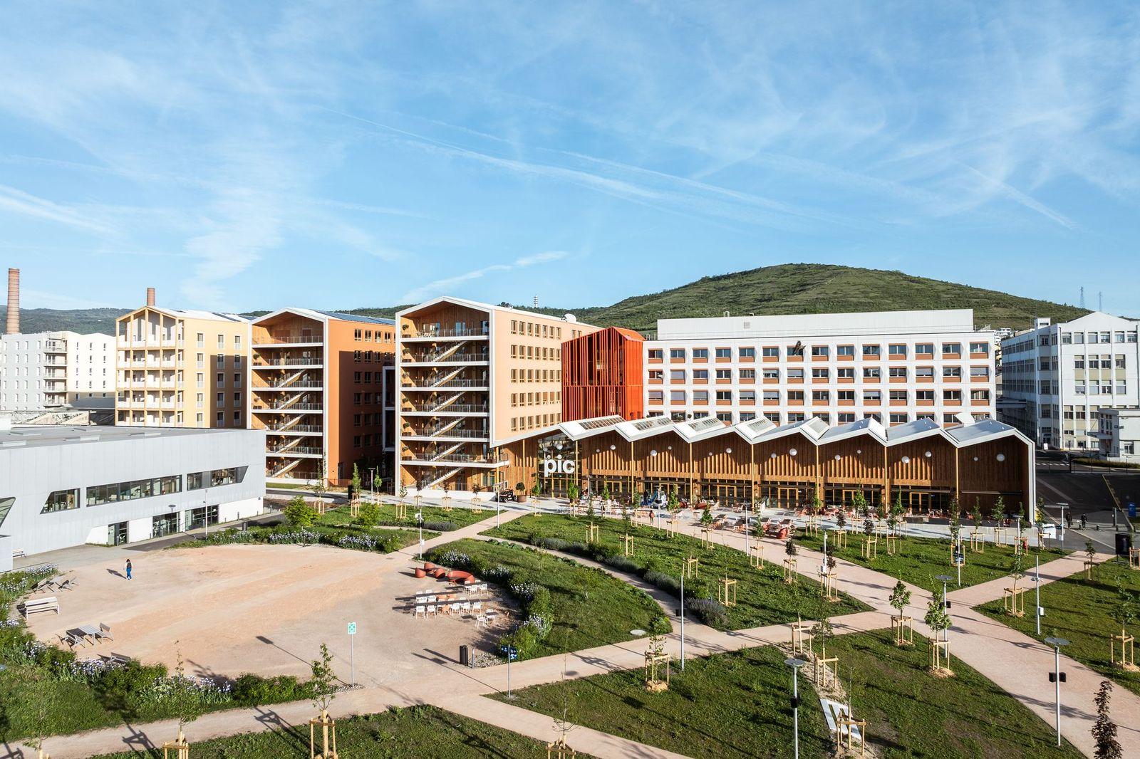 « Il va falloir remplir tous ces bureaux !» : en Auvergne, le pari osé du plus grand site de coworking de France