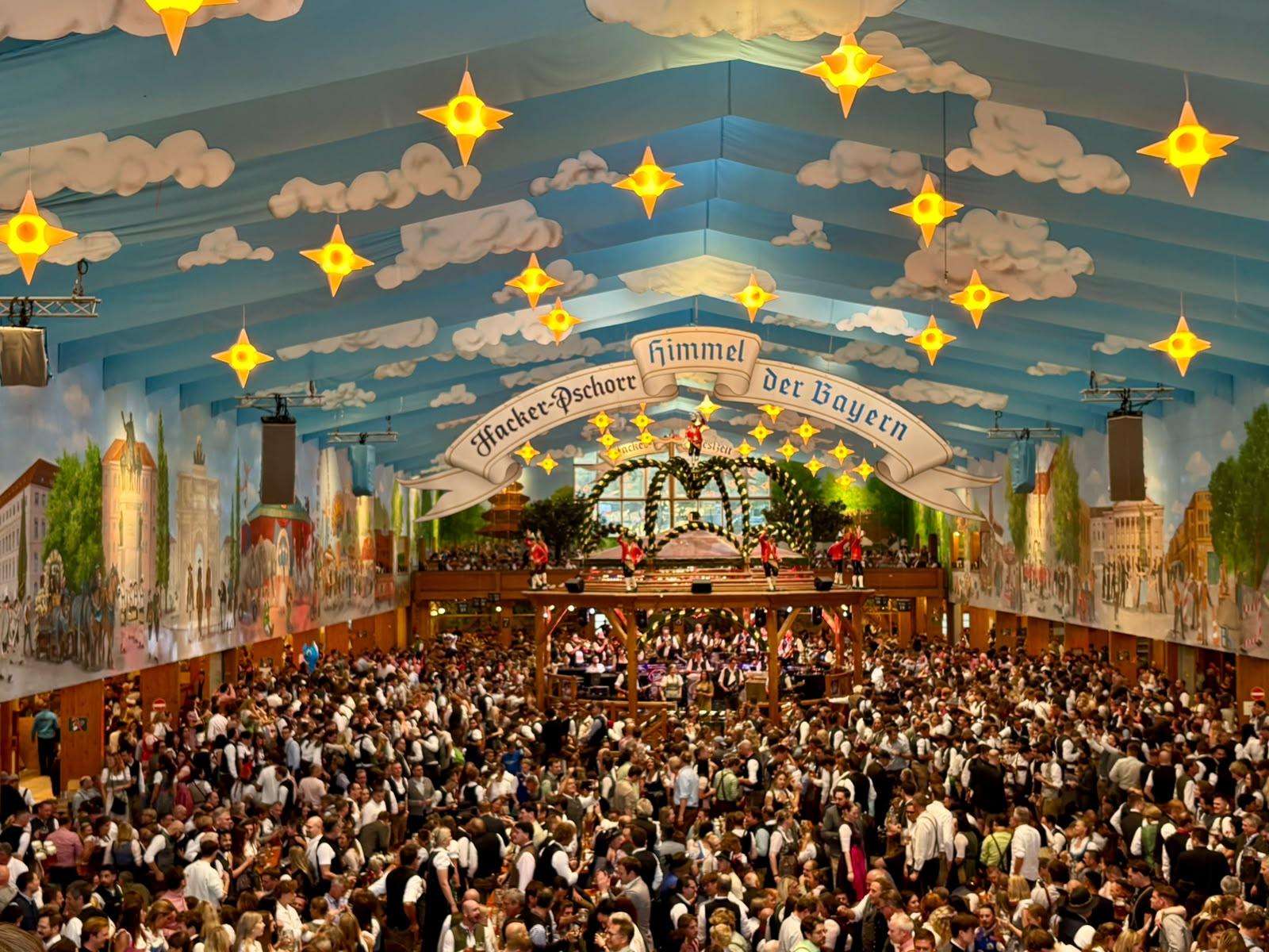«Les gens sont en quête d’expériences mémorables» : dans les coulisses de l’Oktoberfest, la fête de la bière munichoise aux 6,5 millions de visiteurs annuels