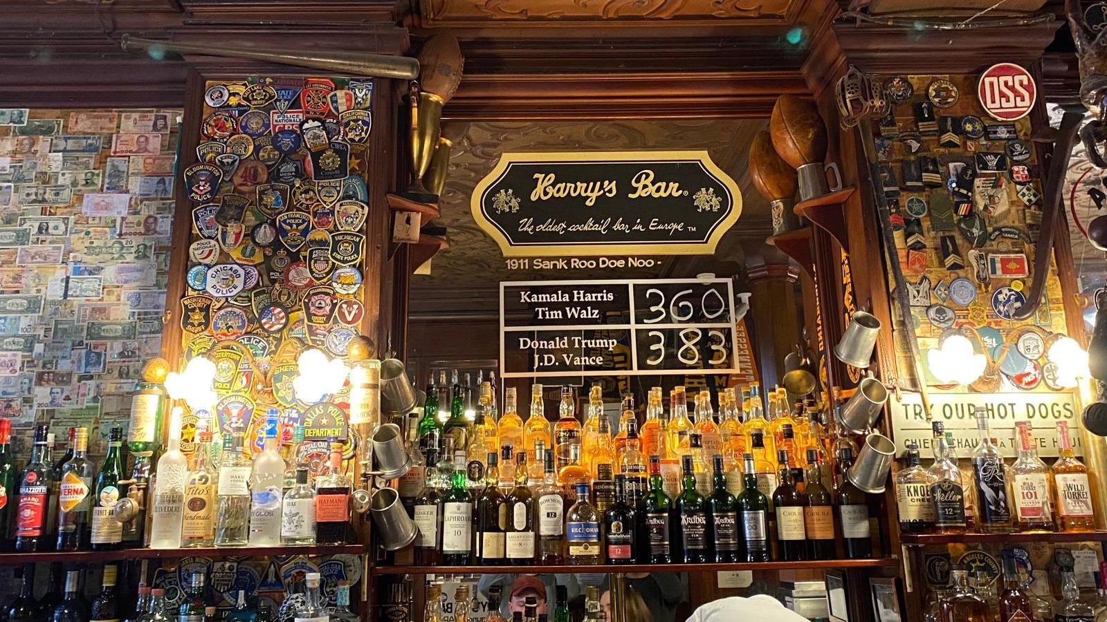 «J’espère qu’ils se tromperont une quatrième fois» : au Harry’s bar à Paris, Donald Trump fait la course en tête