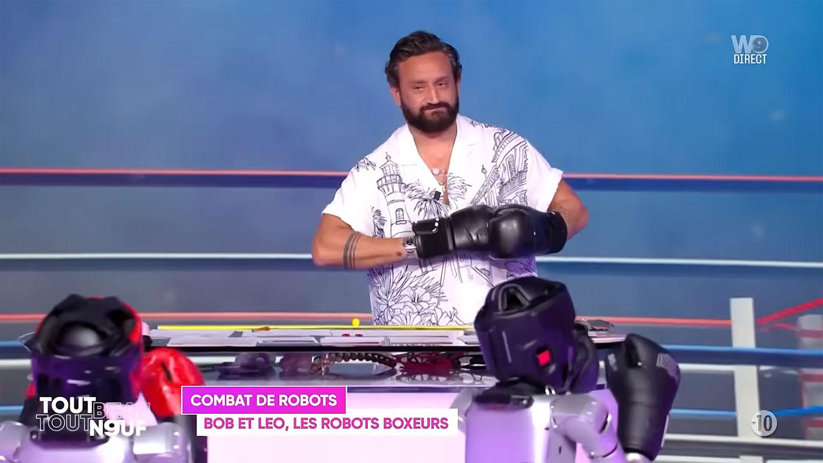 Une émission de W9 voit Cyril Hanouna s'affronter à deux robots humanoïdes lors d'une séquence spectaculaire — Divertissement