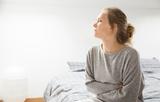 Une femme en congé menstruel.
