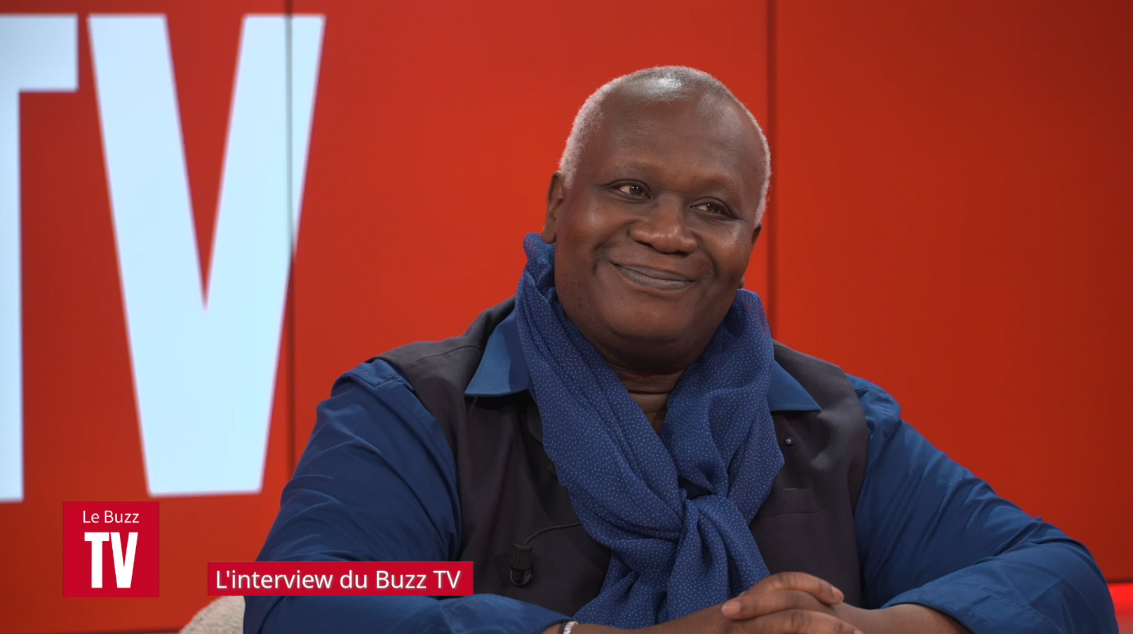 Magloire revient sur l'adoption de son nouveau nom, Delcros-Varaud, lors de son passage dans «Buzz TV» — People & Médias