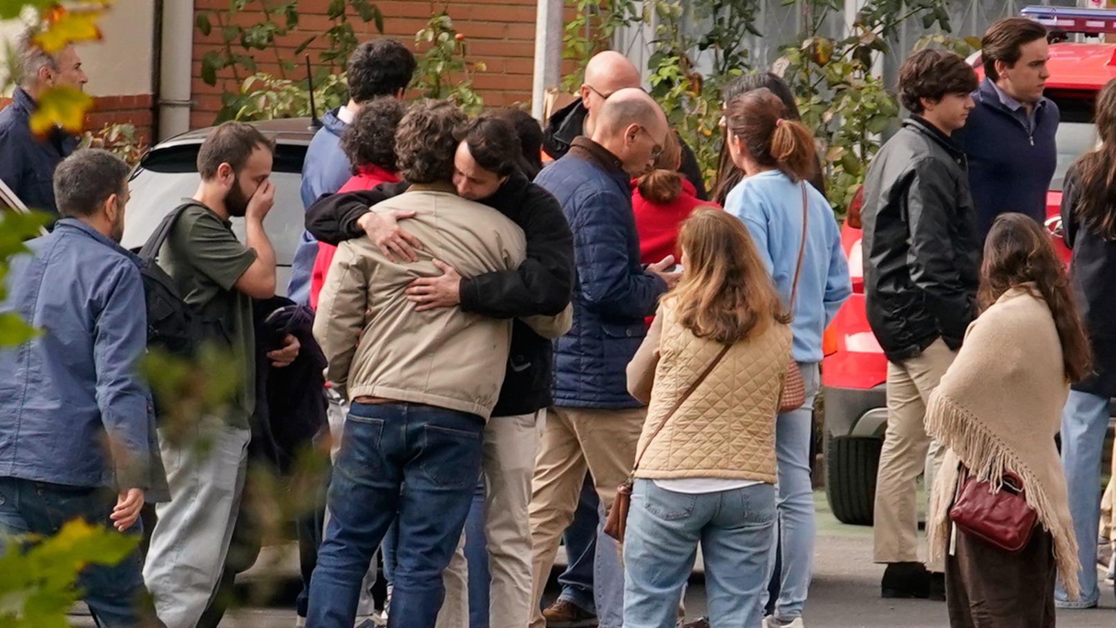 À Tolède, les familles des victimes de l’accident de train en Espagne cherchent leurs proches et des réponses