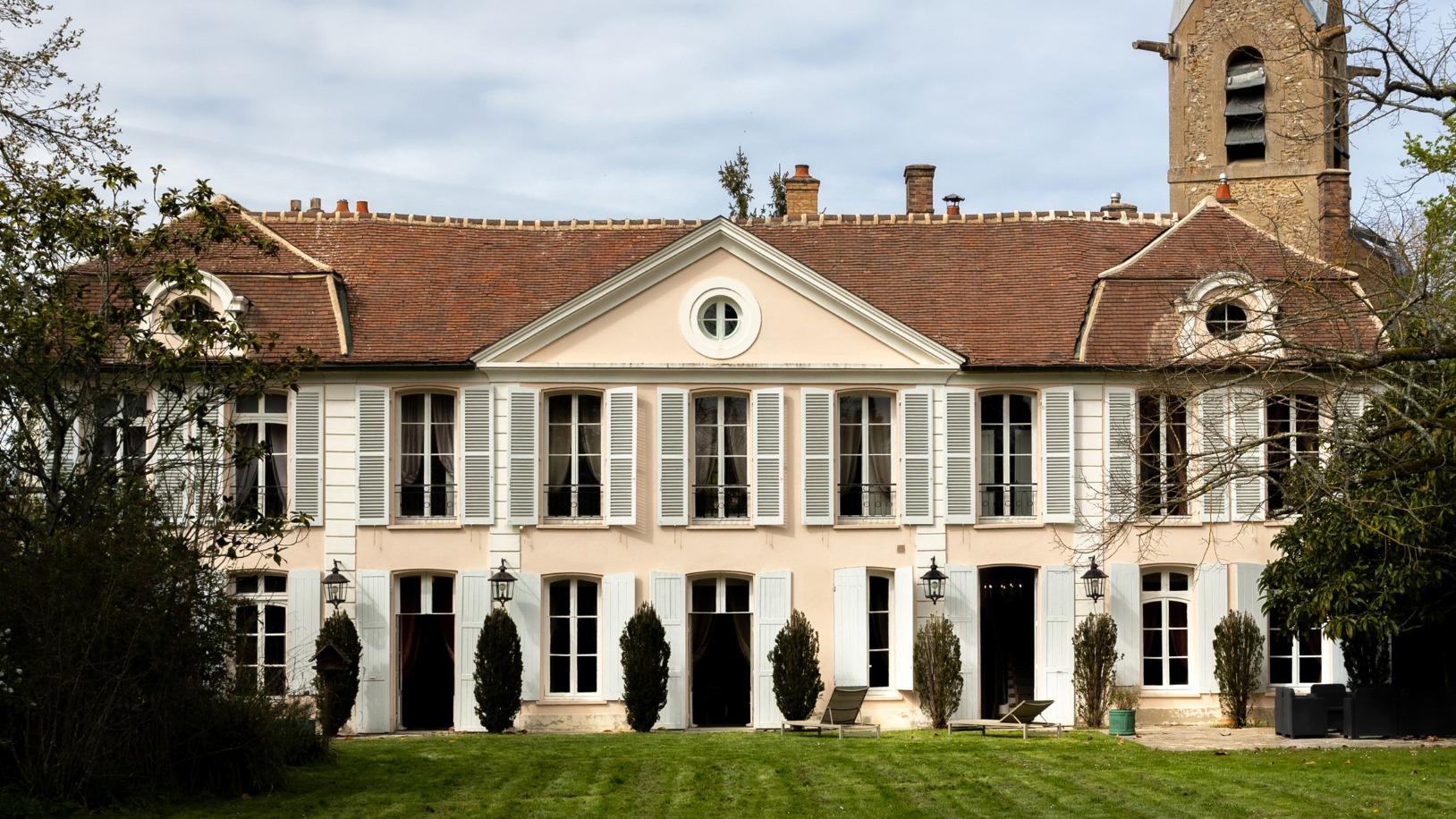 Le manoir du Mée, ayant appartenu à Karl Lagerfeld et Caroline de Monaco, à vendre pour 2,7 millions d’euros