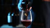 «Nous proposons des vins jusqu’à 100 euros le verre» : le vin au verre, le nouveau pari très juteux de la restauration