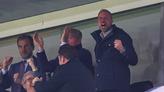 Bras en l’air, cris et sauts de joie : la folle émotion du prince William lors d’un match de football à Birmingham