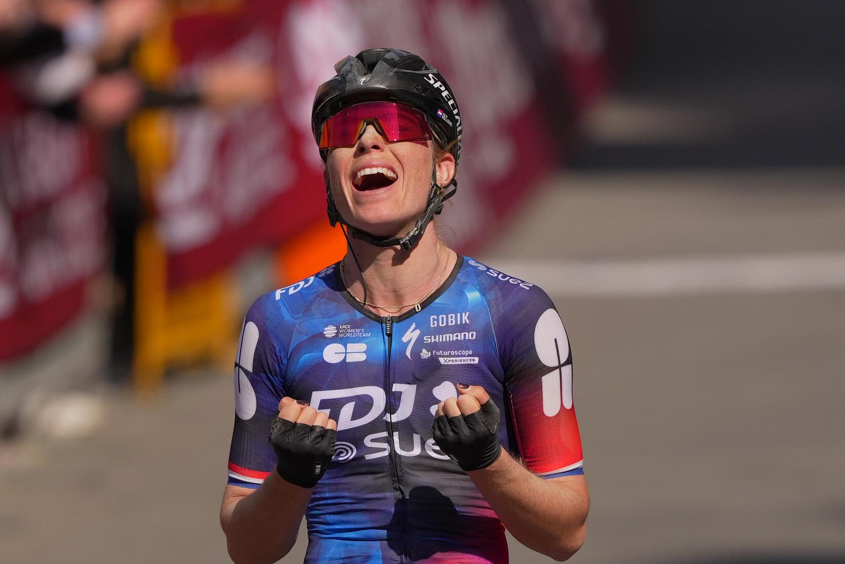 Cyclisme : Demi Vollering fait le spectacle sur la cinquième étape de la Vuelta féminine et s’empare du maillot rouge