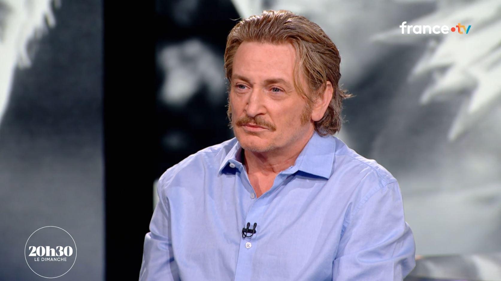 Benoît Magimel révèle avoir engagé une équipe pour retrouver ses César volés lors d’une interview télévisée — People & Médias