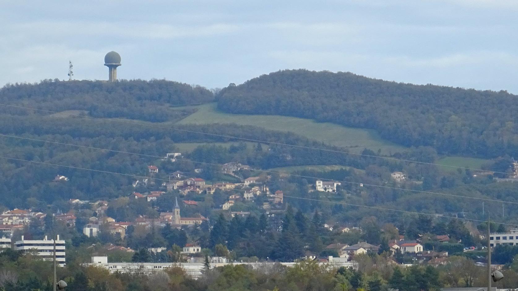 Repère incontournable de la région lyonnaise, le radar boule du mont Verdun va disparaître