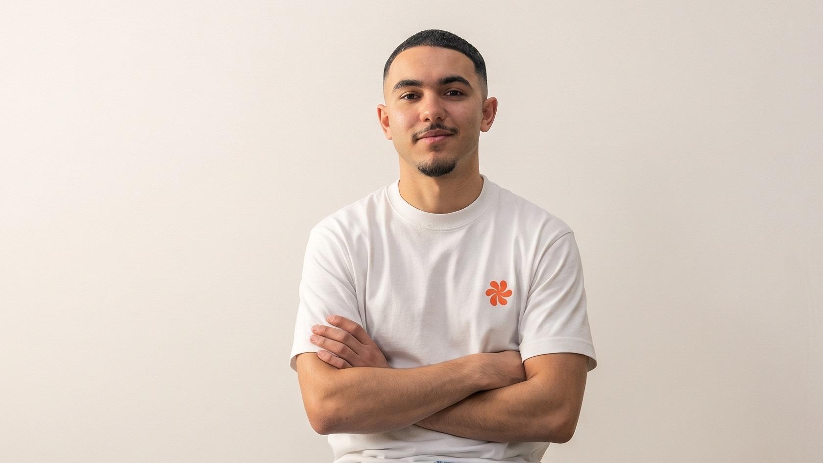 «Quelques années plus tôt, développer un tel outil m’aurait coûté des centaines de milliers d’euros» : Elliot, 24 ans, lance son entreprise grâce à 9 assistants IA