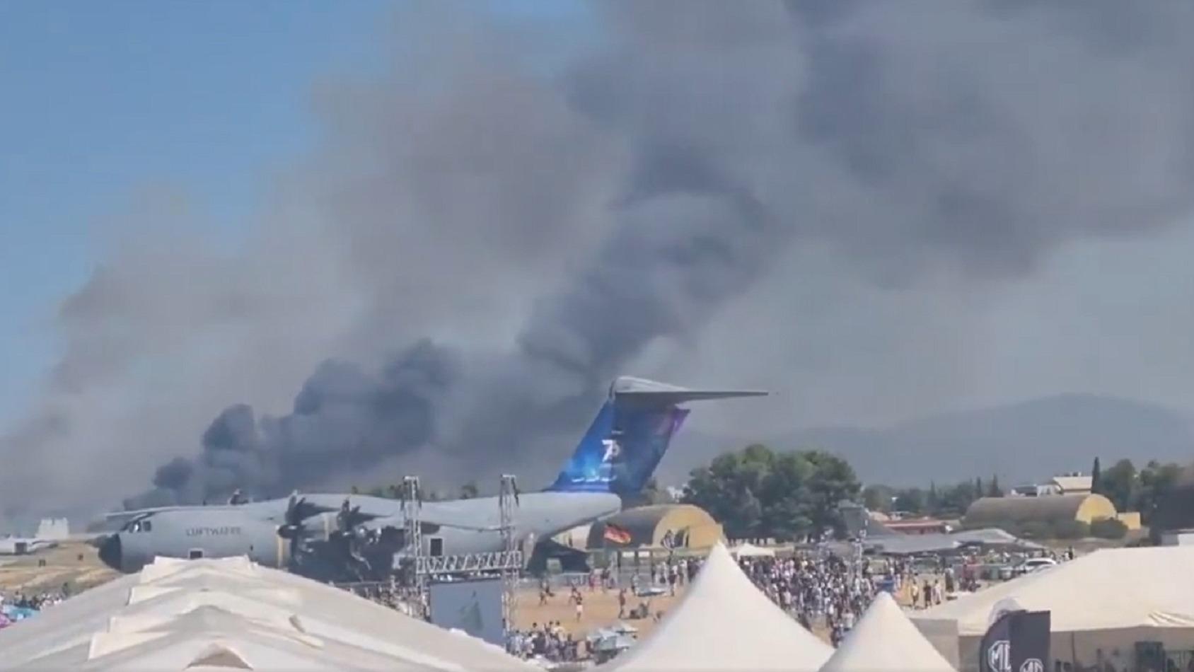 Grèce: deux morts dans le crash d’un avion militaire lors d'une démonstration aérienne 썸네일
