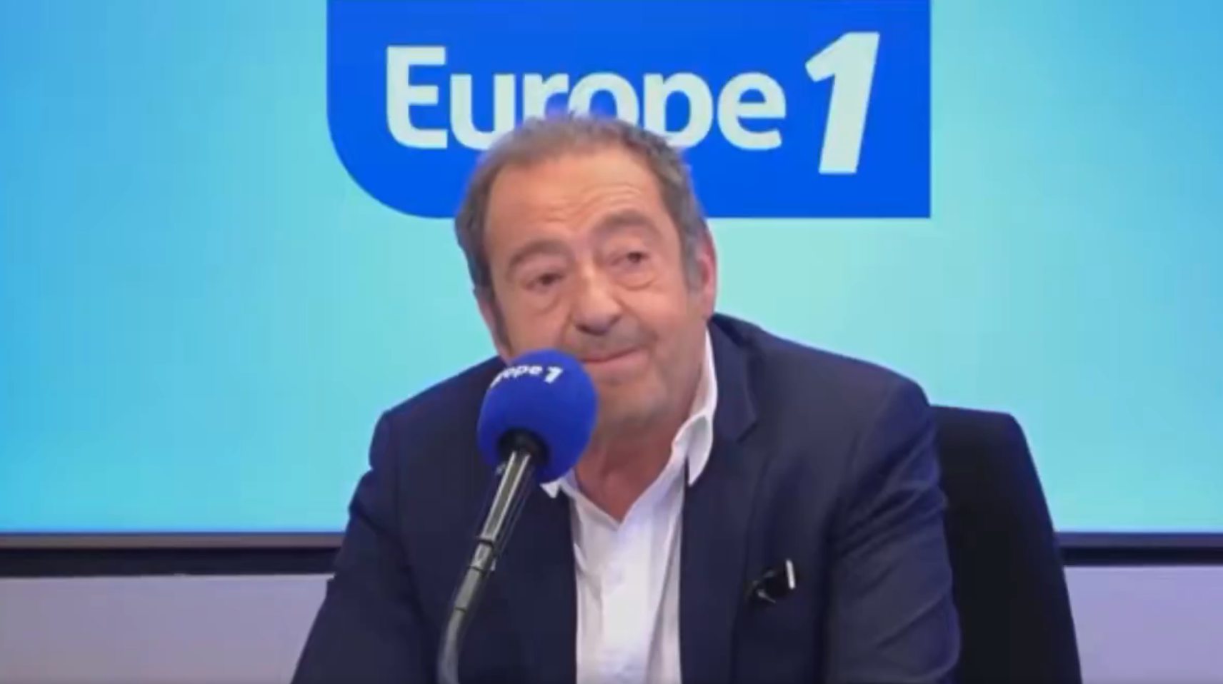 Patrick Timsit critique violemment Pascal Bataille et Laurent Fontaine sur Europe 1 après un souvenir de leur émission — People & Médias