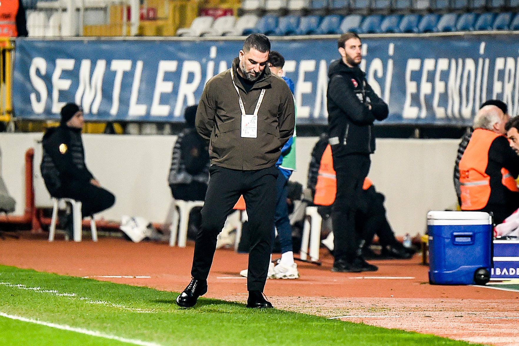 Foot : le Shakhtar Donetsk choisit Arda Turan comme nouvel entraîneur