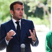 Avec la prime Covid, Emmanuel Macron panse les plaies de l'aide à domicile
