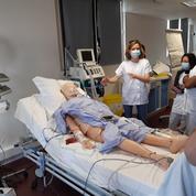 À Montreuil, les étudiants en soins infirmiers se préparent en urgence à rejoindre les services de réa