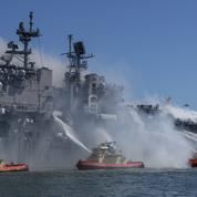 Californie: un marin accusé de l'incendie spectaculaire ayant détruit un navire militaire en 2020