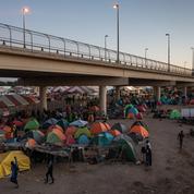 Crise à la frontière: tous les migrants ont quitté leur campement au Texas