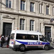 Paris : un agent débarqué après l'attentat de la préfecture de police porte plainte pour «discrimination»