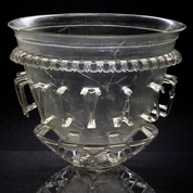 D'une rareté extrême, le vase diatrète d'Autun retrouve son lustre cristallin