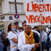 Gilets jaunes ou anti-passe sanitaire : des cortèges clairsemés un peu partout en France