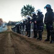 Pologne : tirs de gaz lacrymogène contre des migrants à la frontière avec la Biélorussie