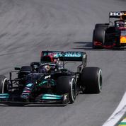 Formule 1 : le duel Mercedes-Red Bull se poursuit dans l'inconnu