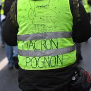 Caricatures de Macron : deux «gilets jaunes» comparaissent pour outrage après un tag contre Macron et le préfet de police