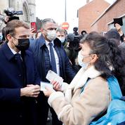 «On s'est parfois fait avoir collectivement», dit Macron à des ex-Whirlpool à Amiens