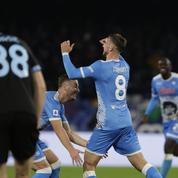Serie A : Naples écrase la Lazio et prend seul la tête du classement