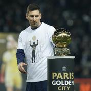 PSG : le Ballon d'or de Messi présenté au Parc des Princes