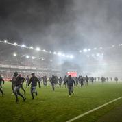 Football: la Fédération belge parle de «scènes de guerre» lors de Standard-Charleroi
