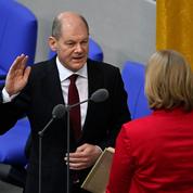 Allemagne: Olaf Scholz prête serment, Merkel s'éclipse en douceur