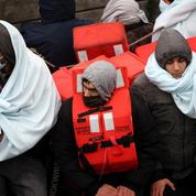 Italie : plusieurs centaines de migrants sauvés débarquent en Sicile