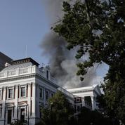 Afrique du Sud : l'incendie maîtrisé au Parlement, selon les pompiers