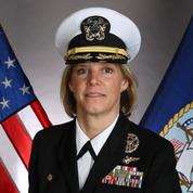 Amy Bauernschmidt, première femme à prendre les commandes d'un porte-avions nucléaire américain