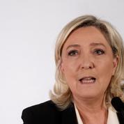 Marine Le Pen fustige la «souveraineté européenne» des «jumeaux Macron-Pécresse»