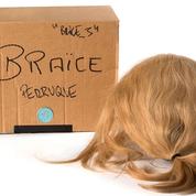 La perruque de Brice de Nice en vente pour la bonne cause, au profit de l'Afsa