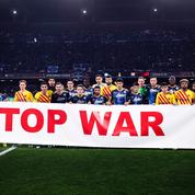 Ligue Europe : Napolitains et Barcelonais déploient une banderole «Arrêtez la guerre»