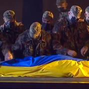 Le drapeau ukrainien enveloppe le corps du Siegfried de Wagner au Teatro Real de Madrid