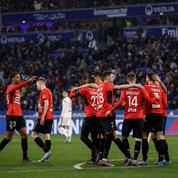 Ligue 1 : le Paris Saint-Germain gagne sous les sifflets, Rennes écarte Lyon du podium
