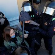 Russie : une manifestante anti-guerre interrompt le journal télévisé russe