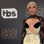 L'extravagant décolleté de Lady Gaga envoûte Los Angeles
