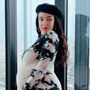 «Non, je n'attends pas de deuxième enfant» : les photos sans filtre de Shera Kerienski, près d'un mois après son accouchement