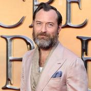 La barbe grise et foisonnante de Jude Law, sensation de l'avant-première des Animaux fantastiques