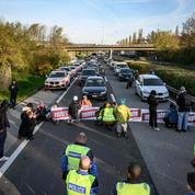 Suisse : des militants du climat bloquent brièvement une autoroute