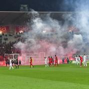 Ligue 2 : match définitivement arrêté, défaite et relégation, soirée cauchemar pour Nancy