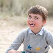 Des photos adorables du prince Louis courant sur la plage pour ses 4 ans, prises par Kate Middleton