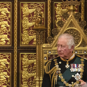 Visiblement ému, le prince Charles prononce le discours du trône à la place de la reine
