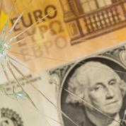 L'euro passe brièvement sous 1,04 dollar, une première depuis 2017